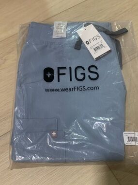 NWT Figs W Kade Cargo Scrub Pants in Dusty Blue